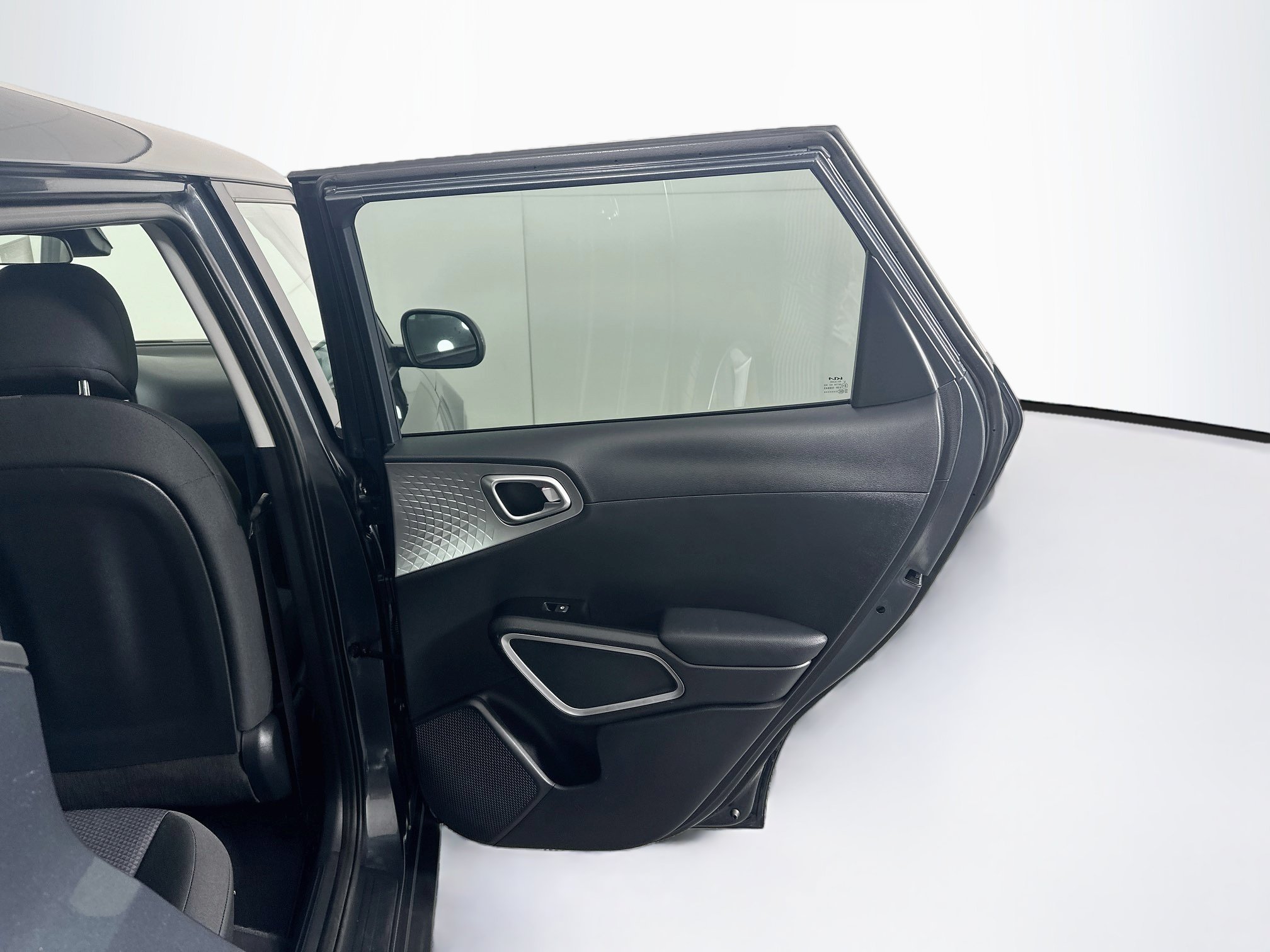 Used 2025 Kia Soul LX w/ LX Technology Package FWD image 29