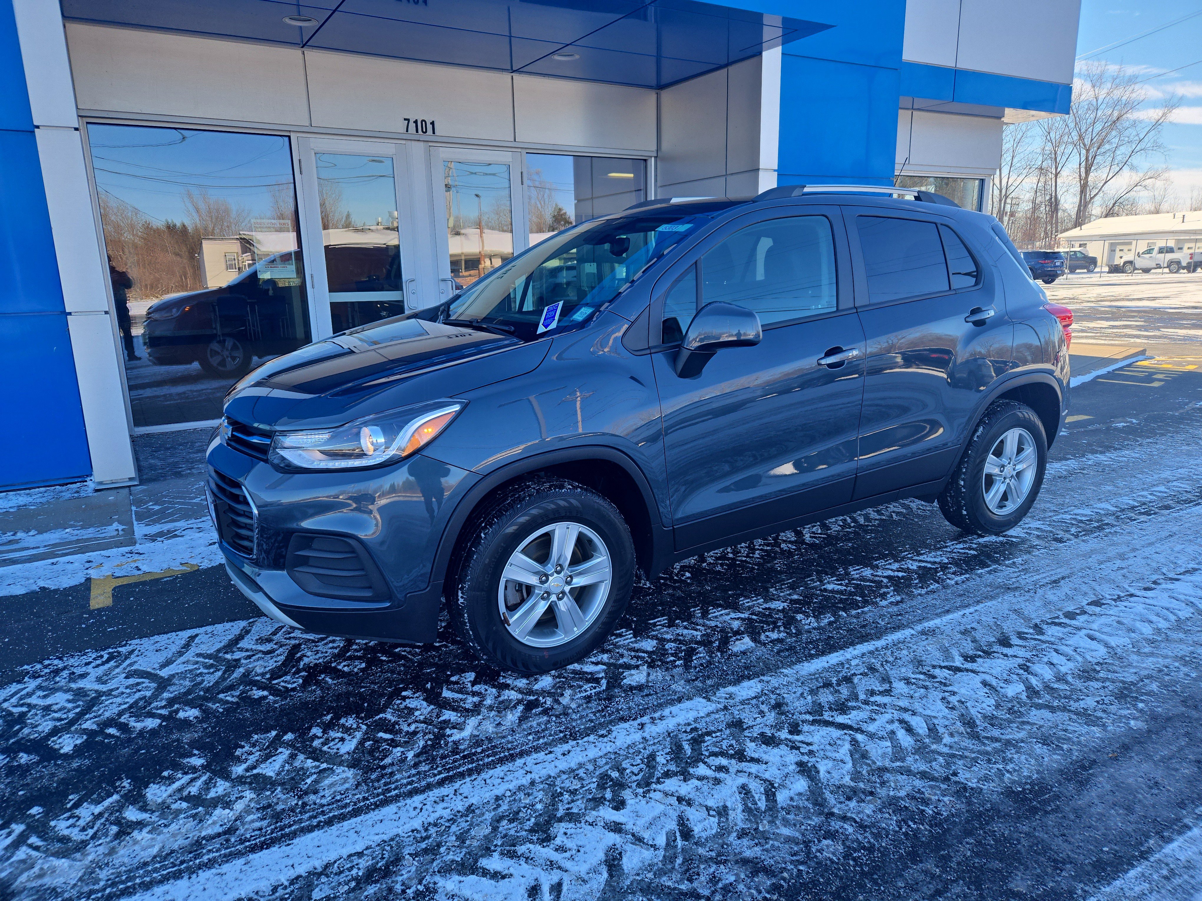 Certified 2022 Chevrolet Trax LT w/ LT Convenience Package image 2