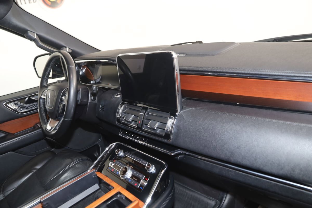 Used 2020 Lincoln Navigator L Reserve w/ Equipment Group 208A Reserve image 45
