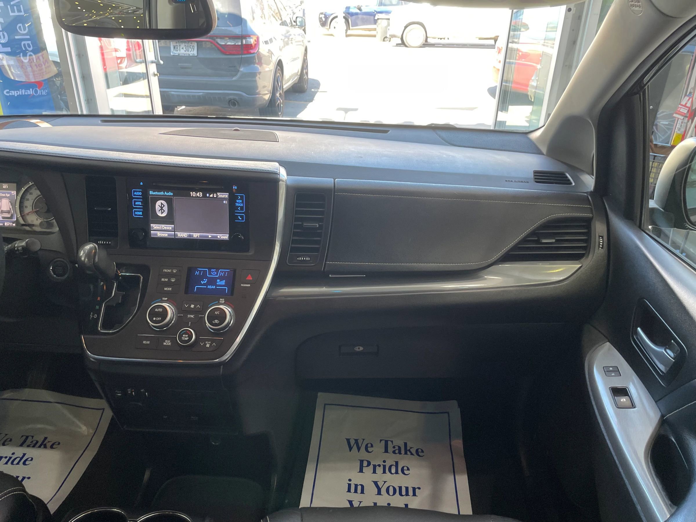 Used 2015 Toyota Sienna SE Premium image 24