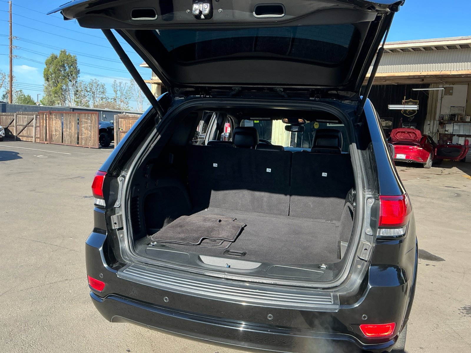 Used 2019 Jeep Grand Cherokee Altitude image 26