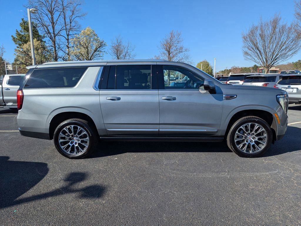 Used 2026 GMC Yukon XL Denali w/ Denali Reserve Package image 9