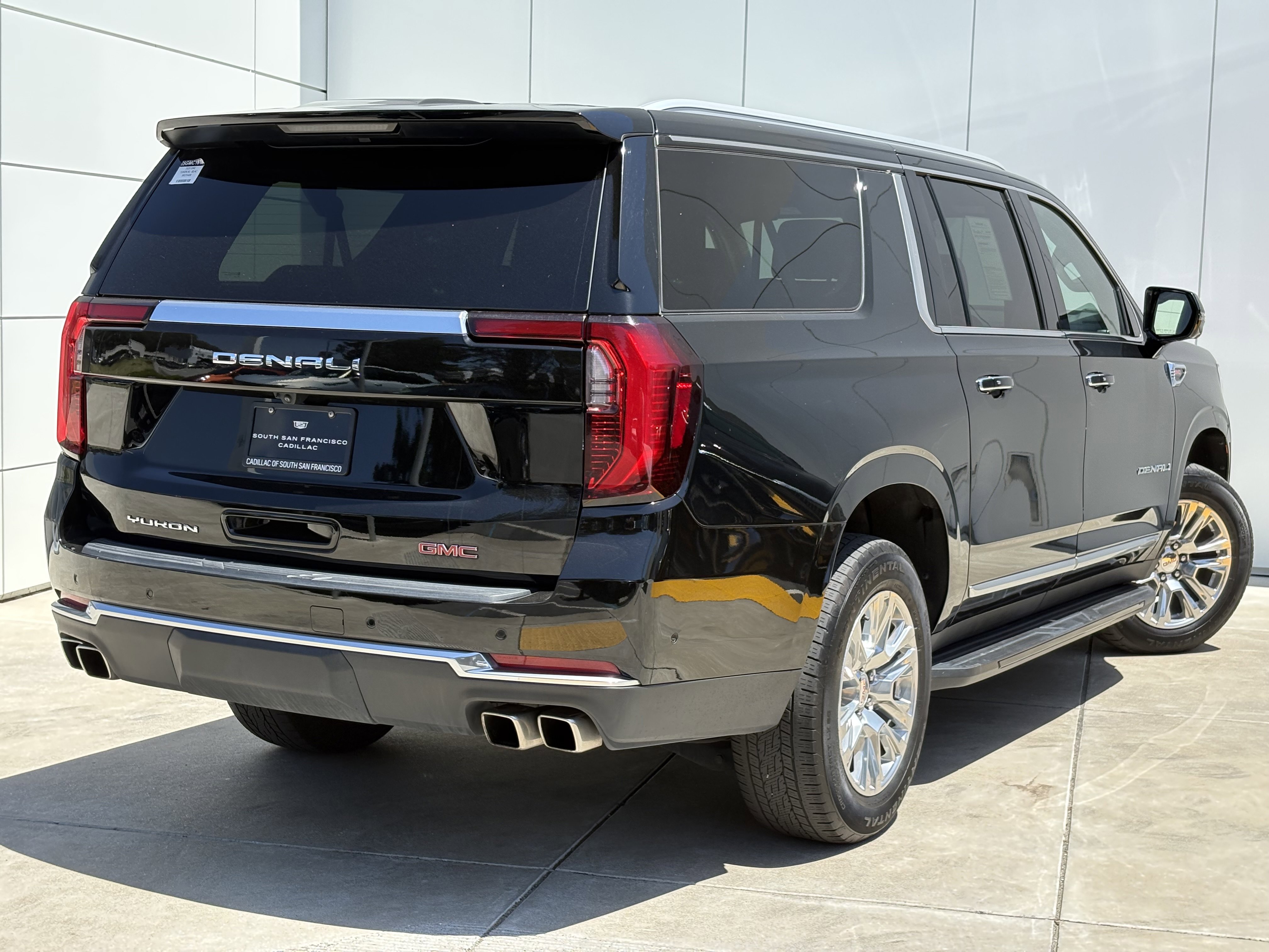 Used 2025 GMC Yukon XL Denali AWD/4WD image 7