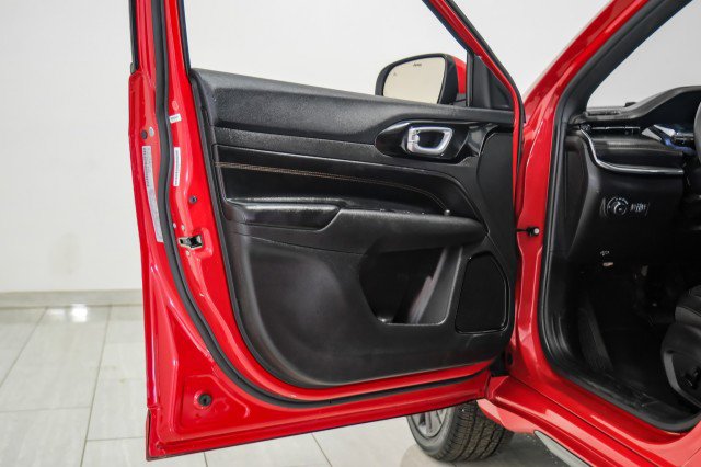 Used 2023 Jeep Compass Limited image 45