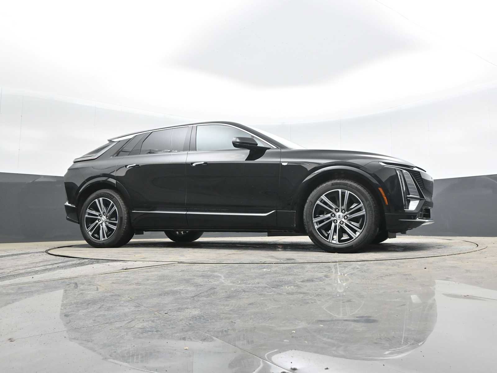 New 2025 Cadillac Lyriq Luxury image 37