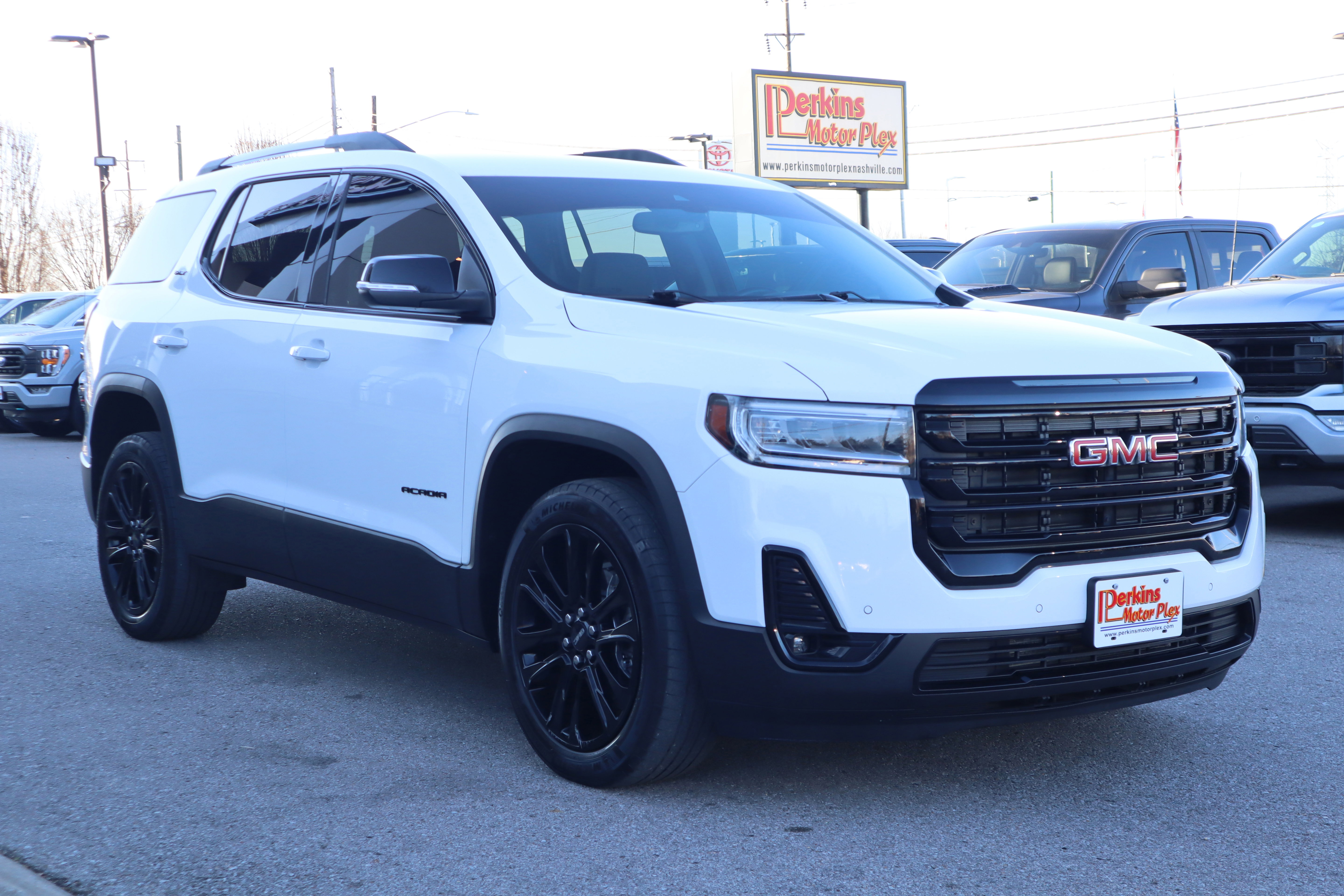 Used 2023 GMC Acadia SLT w/ Elevation Edition image 5