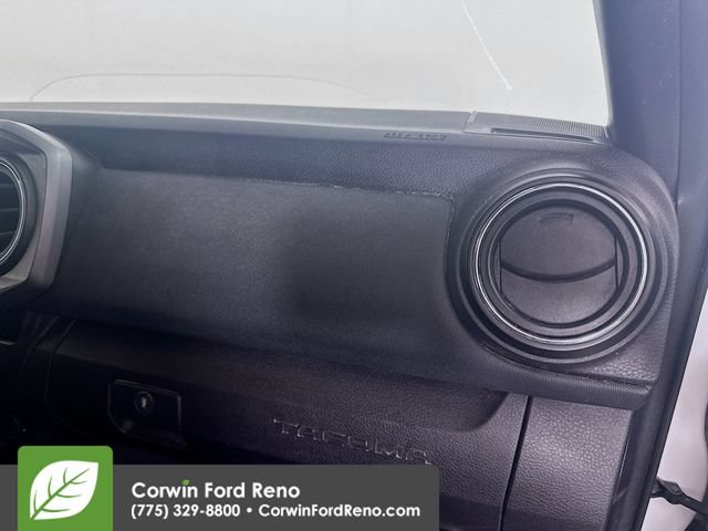 Used 2018 Toyota Tacoma TRD Off-Road AWD/4WD image 29