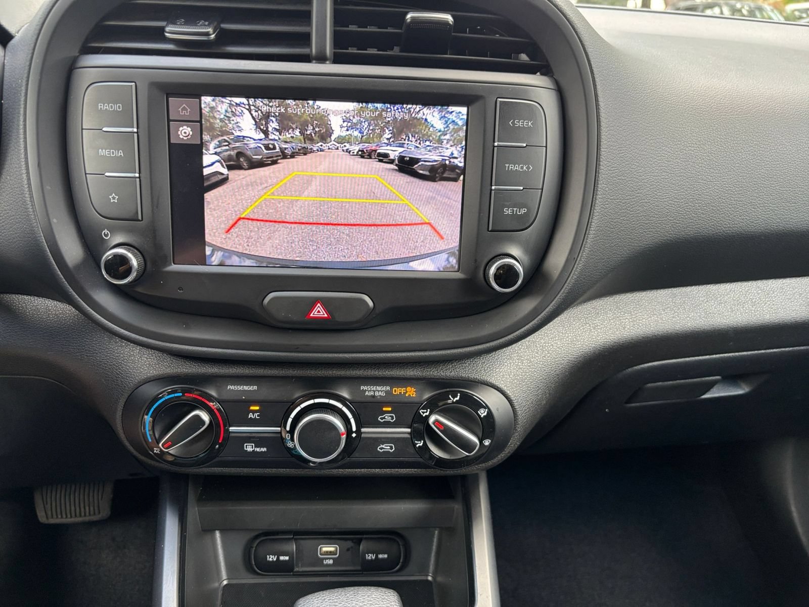 Used 2025 Kia Soul LX w/ LX Technology Package FWD image 16