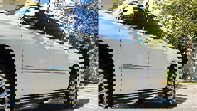 Used 2019 Cadillac Escalade ESV Premium Luxury image 9