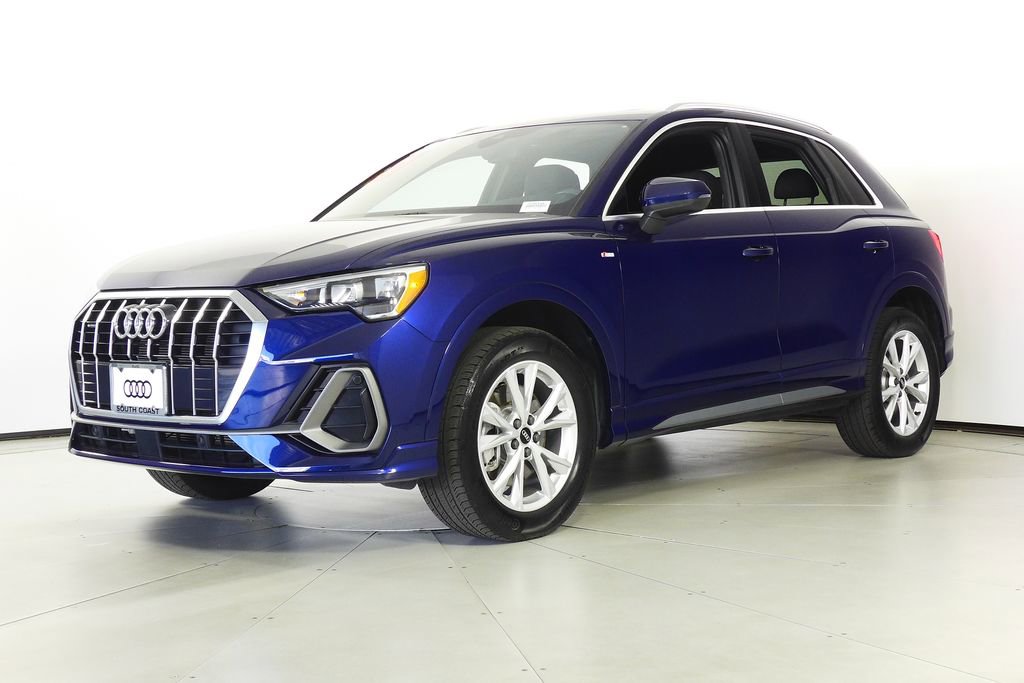 Used 2022 Audi Q3 2.0T Premium w/ Convenience Package image 2