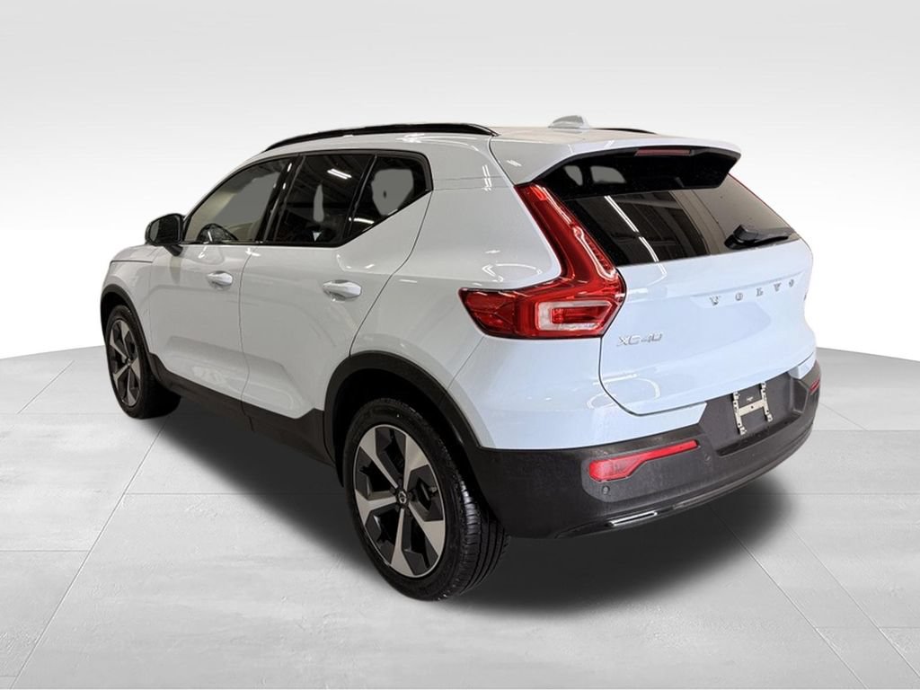 Used 2026 Volvo XC40 B5 Plus AWD/4WD image 3