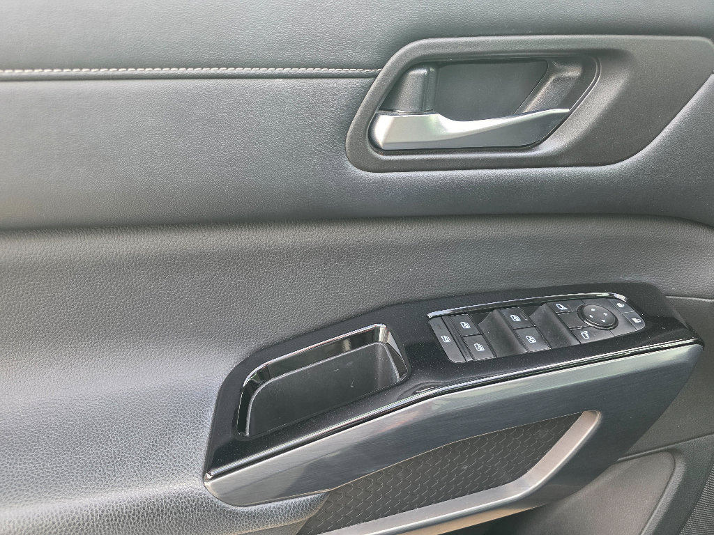 Used 2022 Nissan Pathfinder SL w/ SL Premium Package image 11