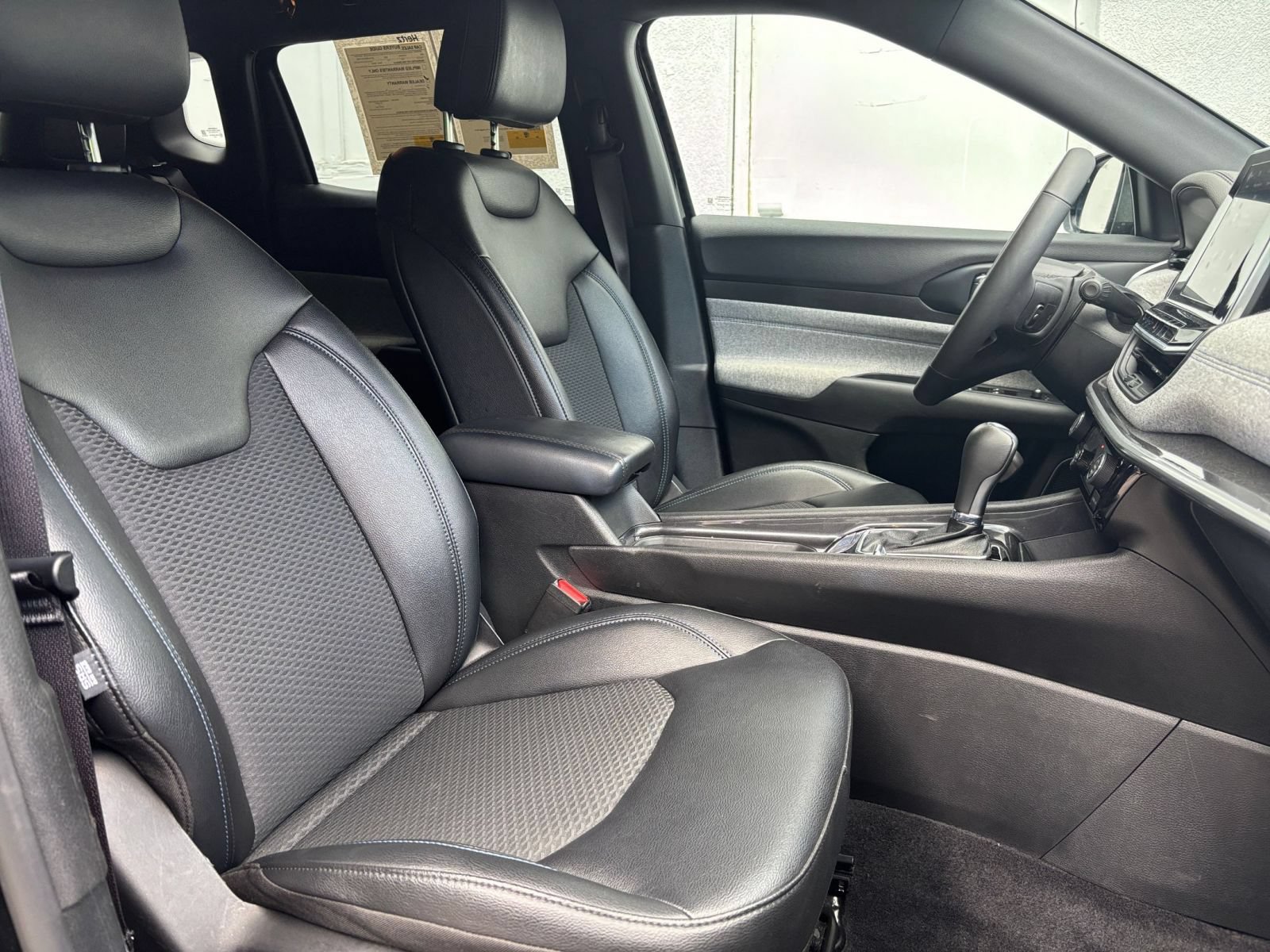 Used 2025 Jeep Compass Latitude AWD/4WD image 28