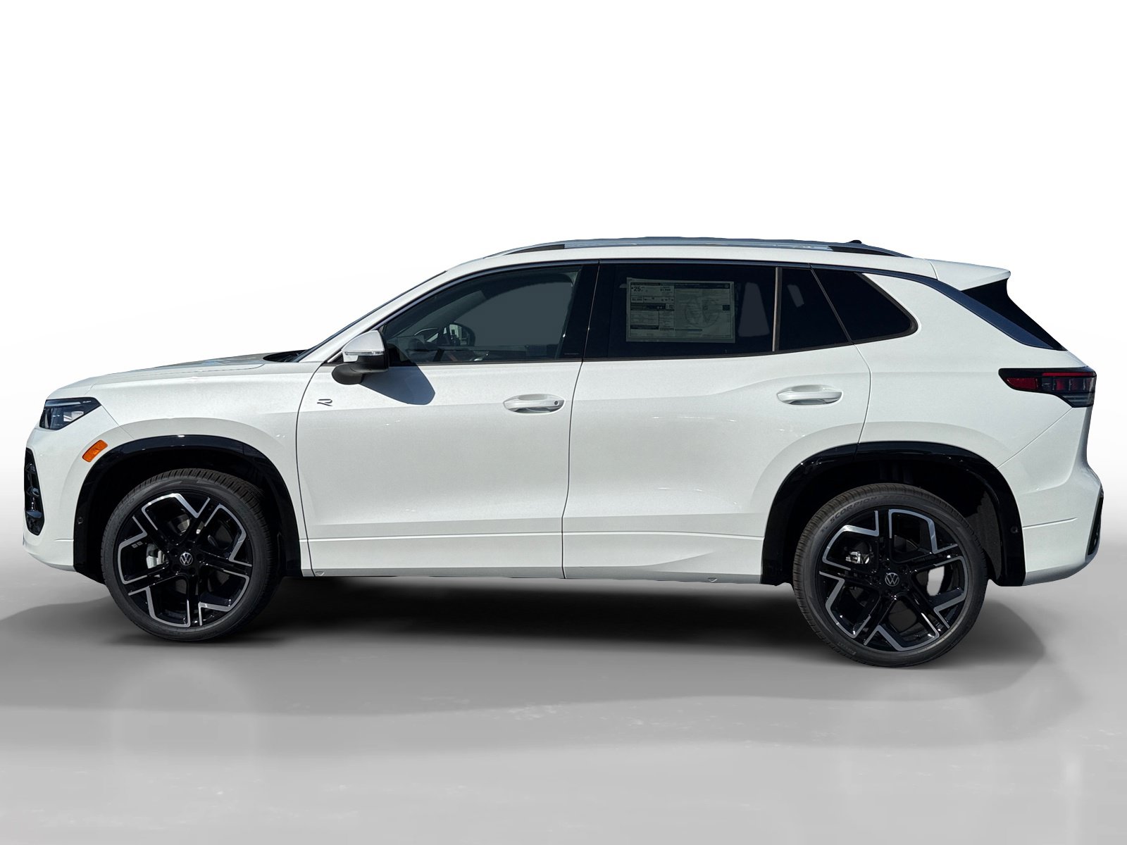 New 2026 Volkswagen Tiguan SEL R-Line AWD/4WD image 2