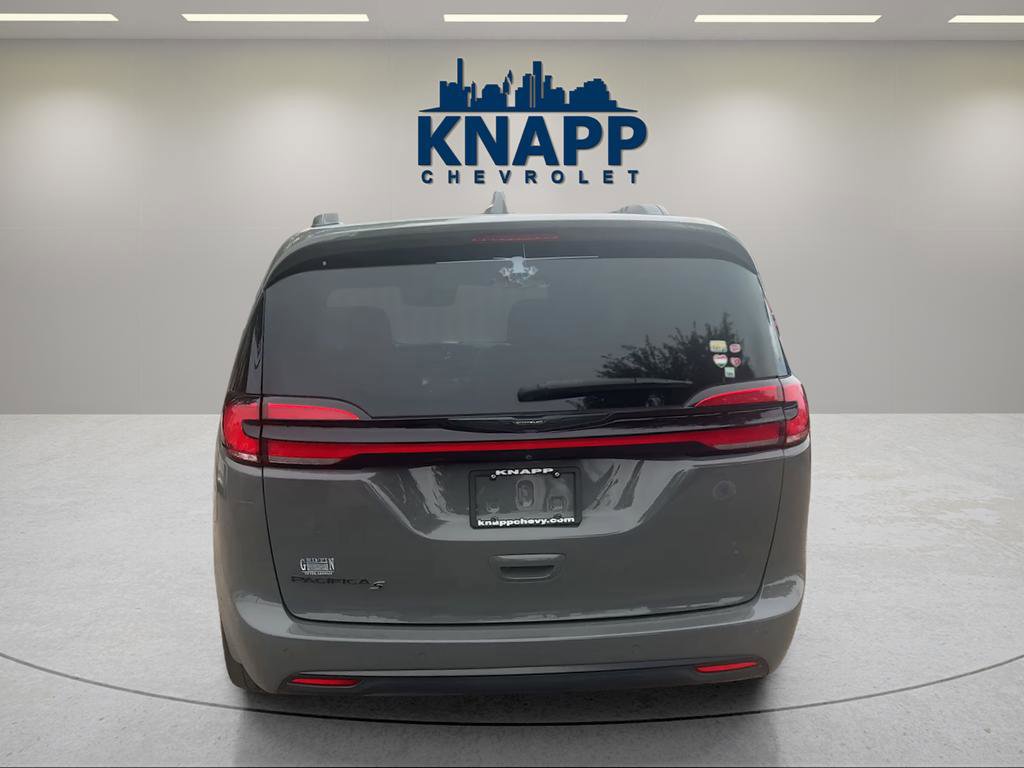 Used 2021 Chrysler Pacifica Touring-L w/ Premium & Safety Sphere Group FWD image 4