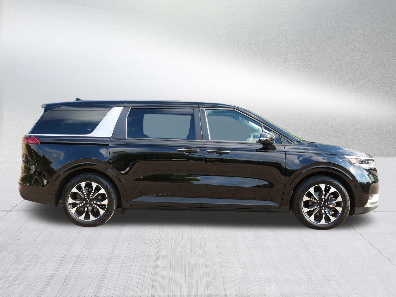 Certified 2023 Kia Carnival EX FWD image 8