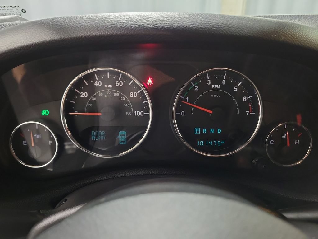 Used 2017 Jeep Wrangler Sahara w/ Connectivity Group AWD/4WD image 25