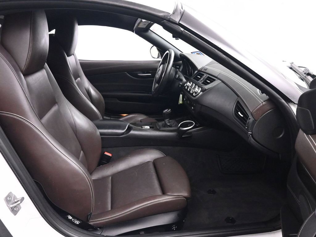 Used 2012 BMW Z4 sDrive28i image 16