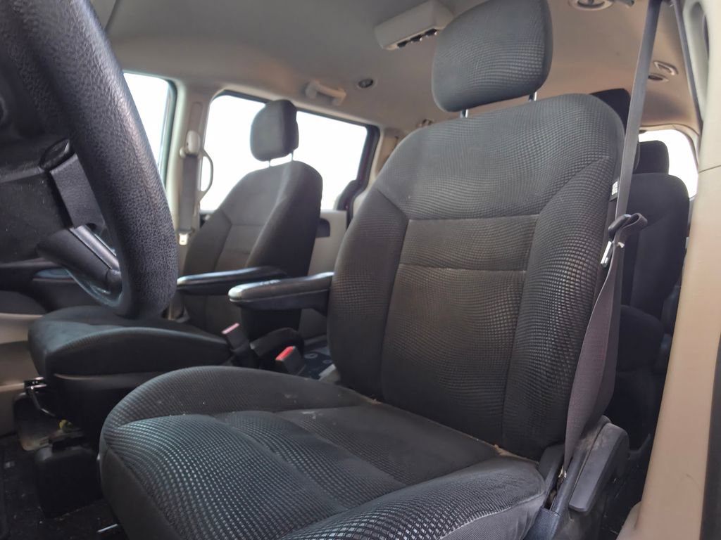 Used 2020 Dodge Grand Caravan SE FWD image 6