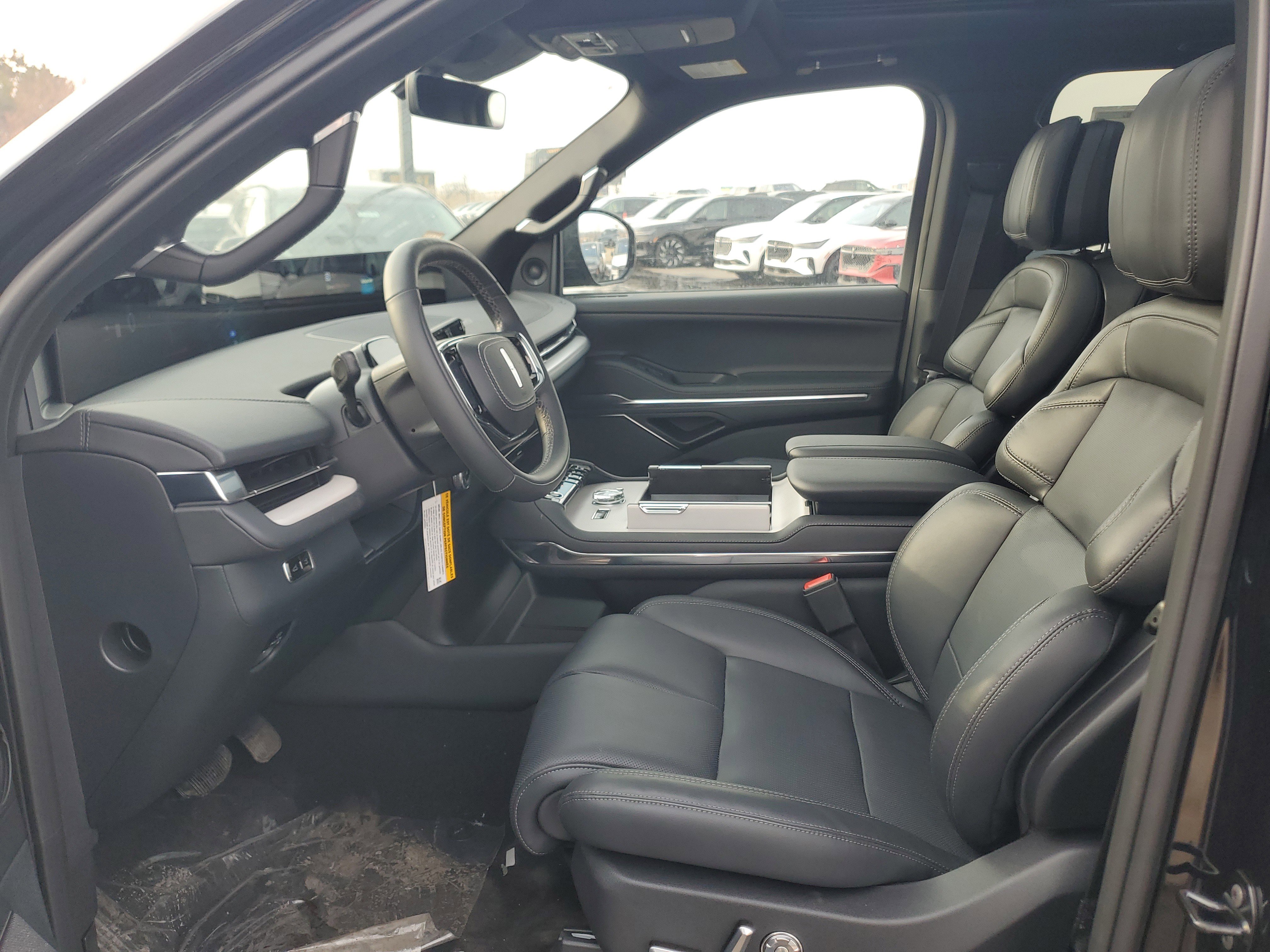 New 2025 Lincoln Navigator Reserve w/ Jet Appearance Package image 12