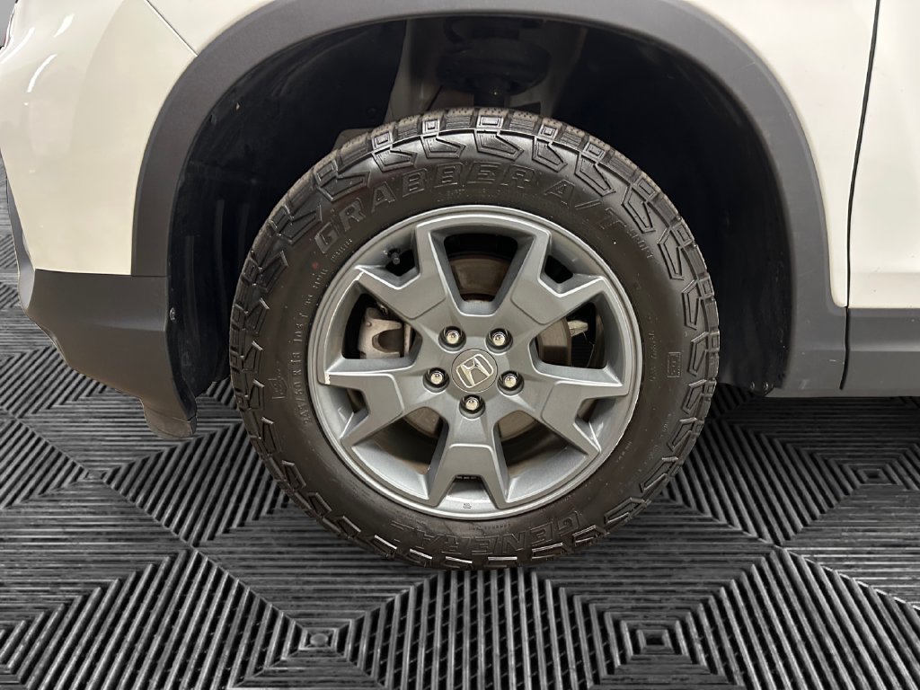 Used 2025 Honda Passport TrailSport image 14