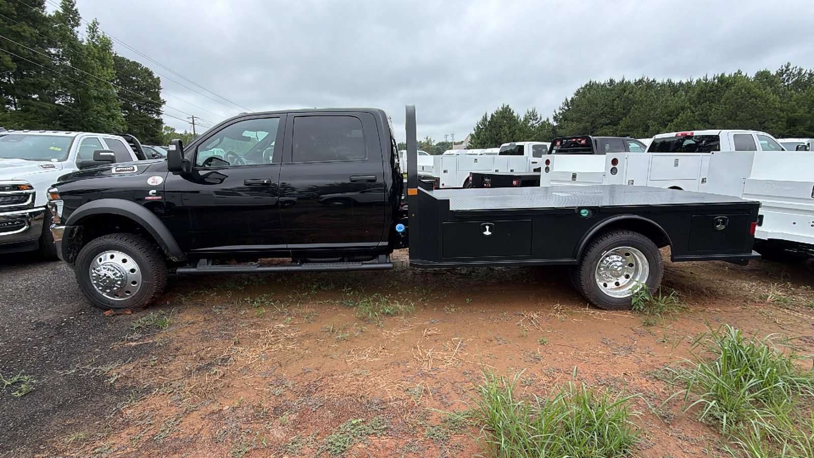 New 2026 RAM 5500 Tradesman w/ Chrome Appearance Group AWD/4WD image 9