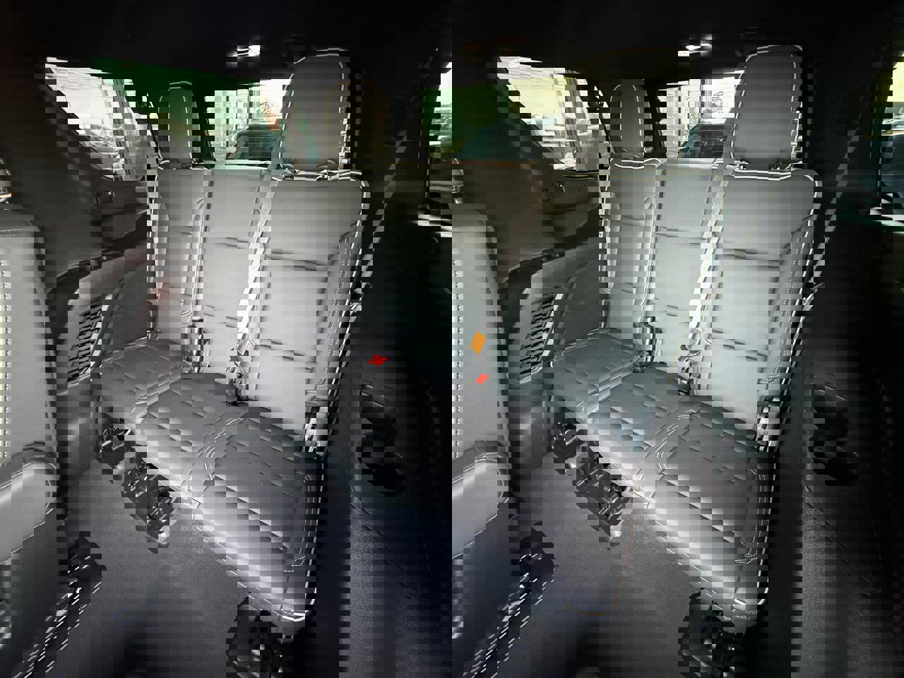 Used 2024 GMC Yukon SLT w/ SLT Luxury Package image 38