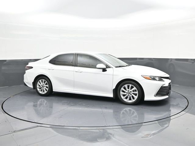 Used 2022 Toyota Camry LE FWD image 17