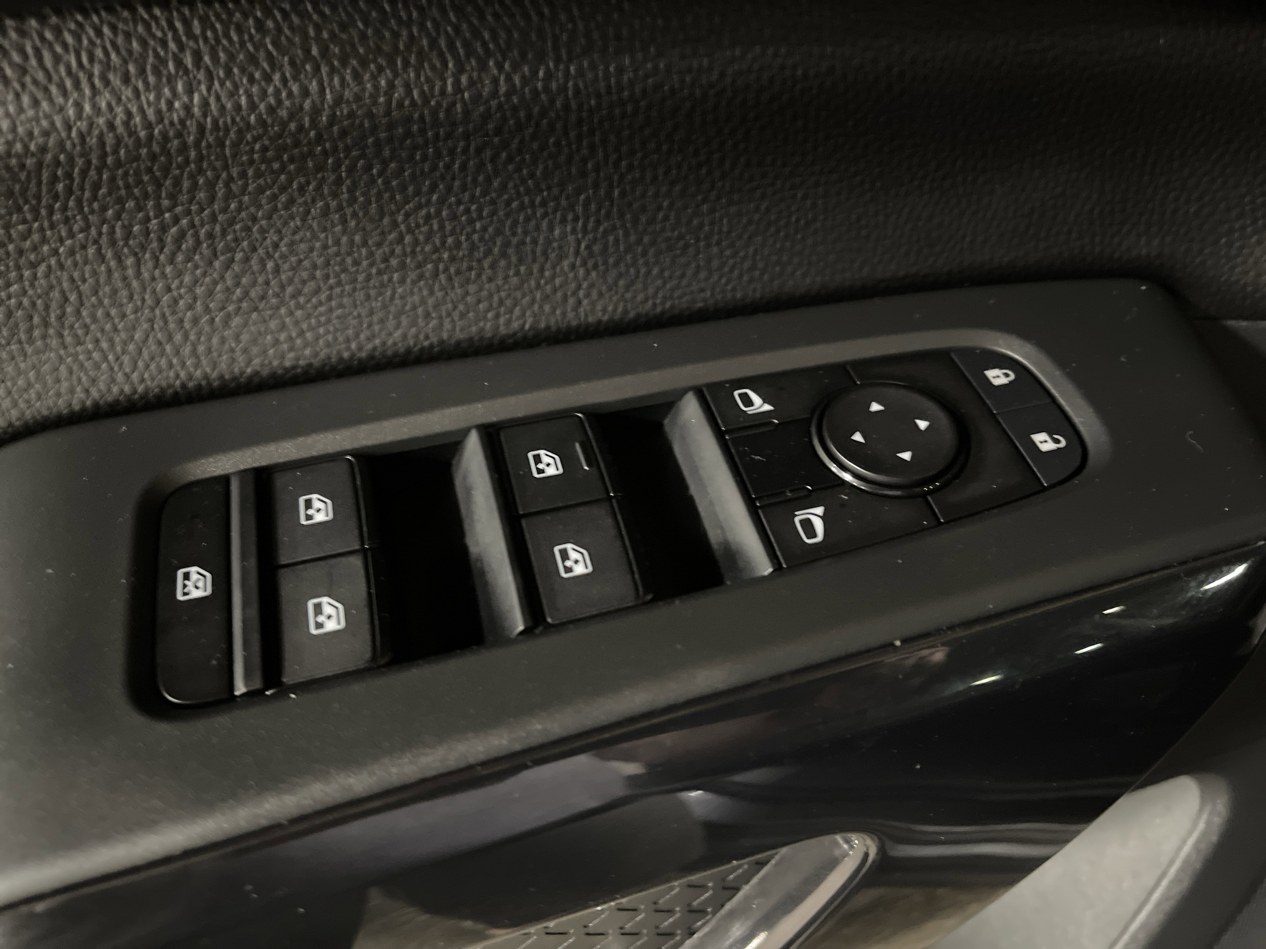 Used 2024 Nissan Pathfinder S image 8