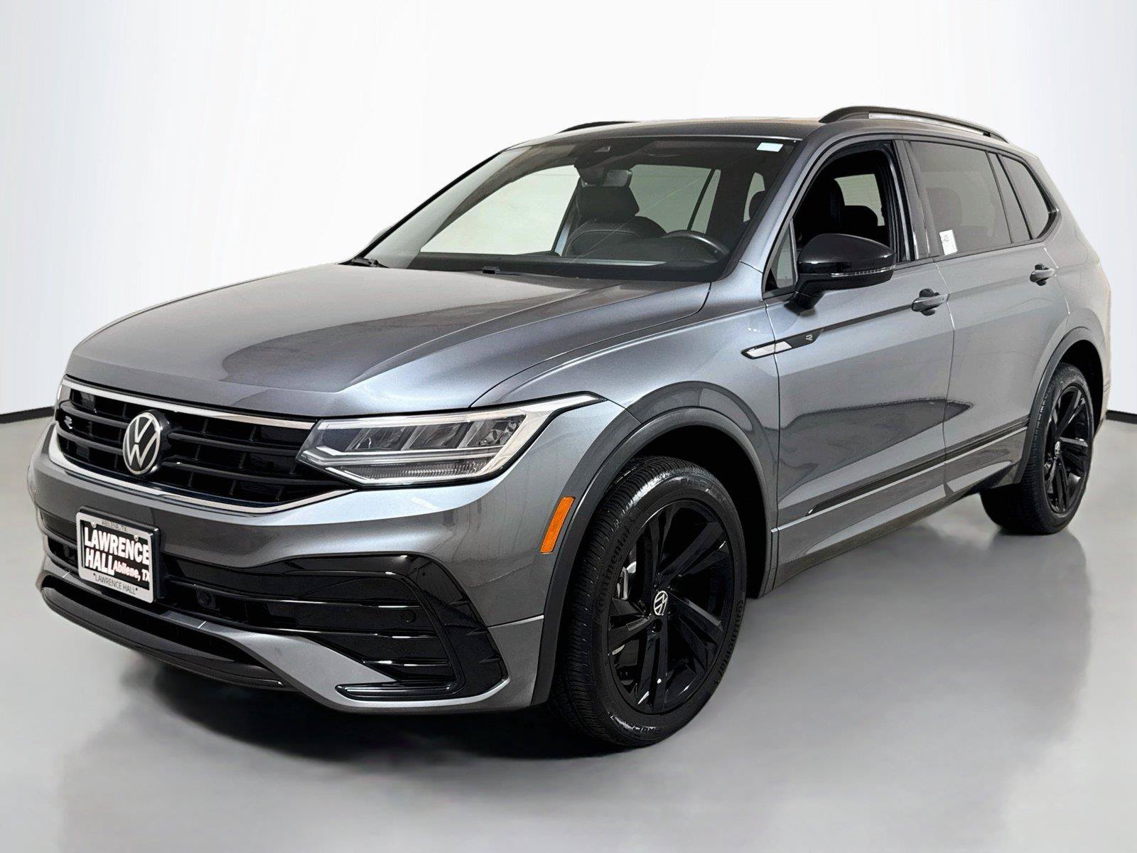 Used 2023 Volkswagen Tiguan SE R-Line FWD image 1