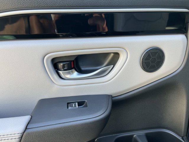Certified 2025 Honda Pilot Touring image 27