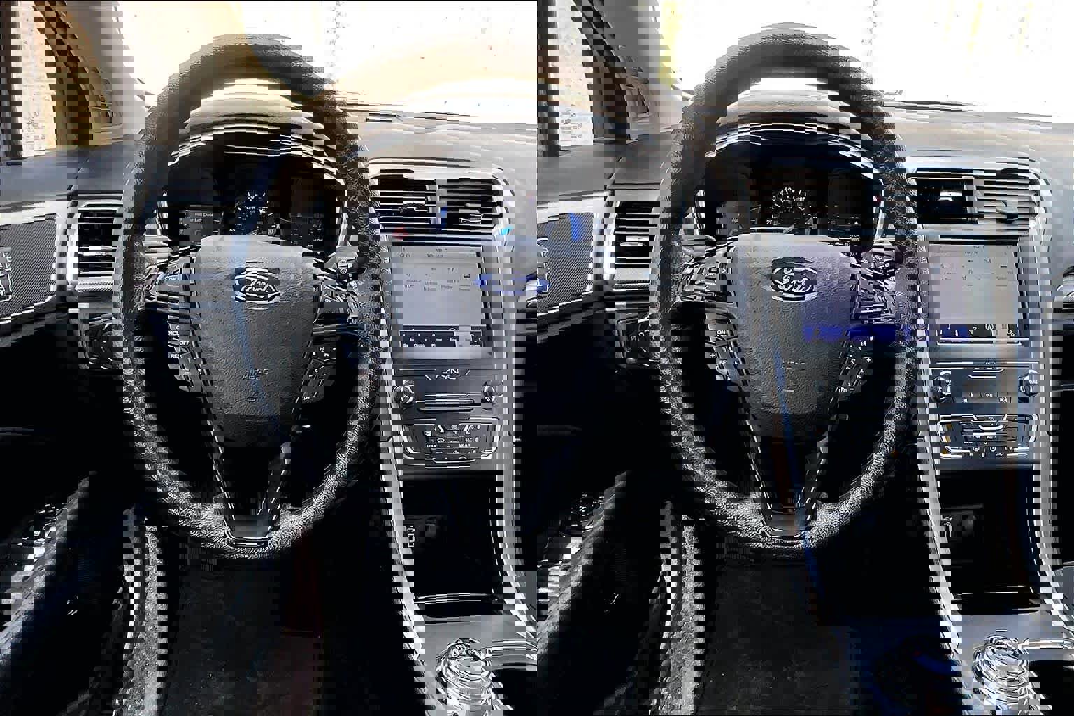 Used 2020 Ford Fusion SE image 6