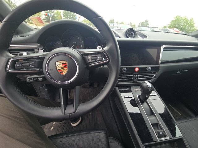 Used 2024 Porsche Macan image 6