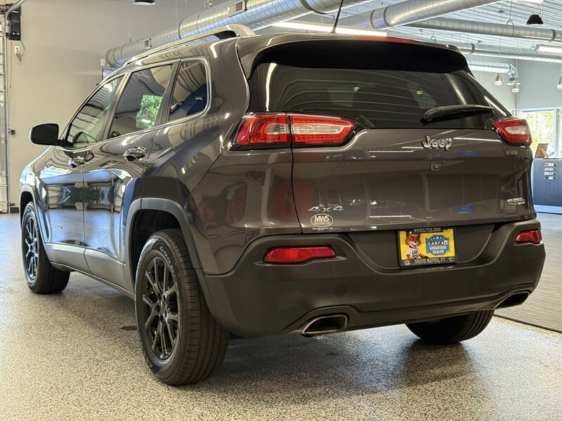 Used 2015 Jeep Cherokee Latitude w/ Cold Weather Group AWD/4WD image 5