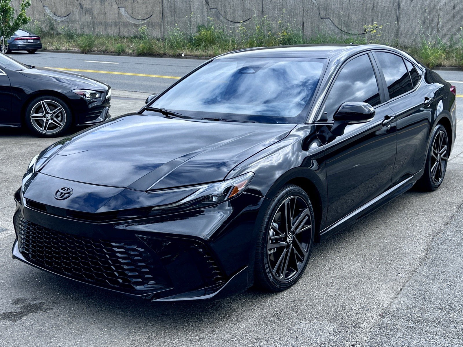Used 2025 Toyota Camry XSE FWD image 10