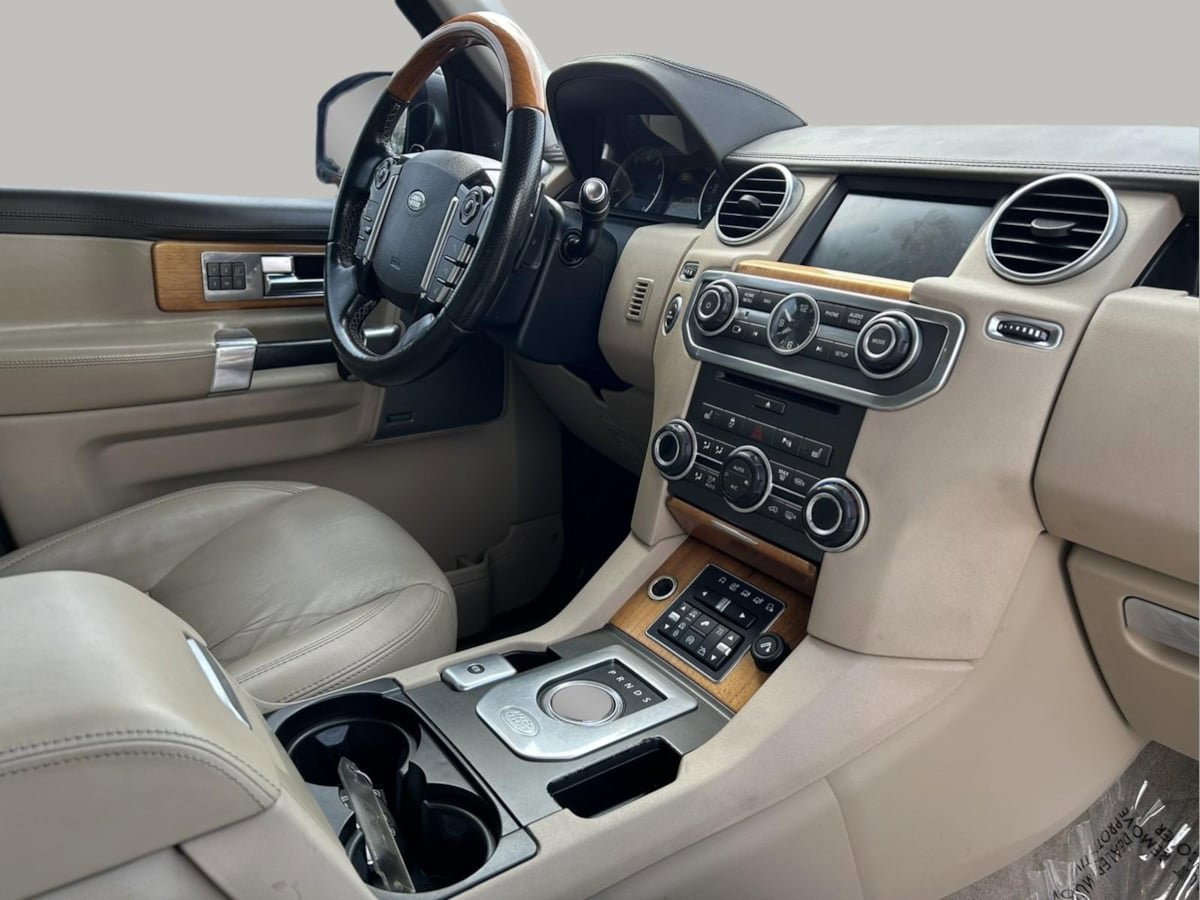 Used 2015 Land Rover LR4 HSE LUX image 20