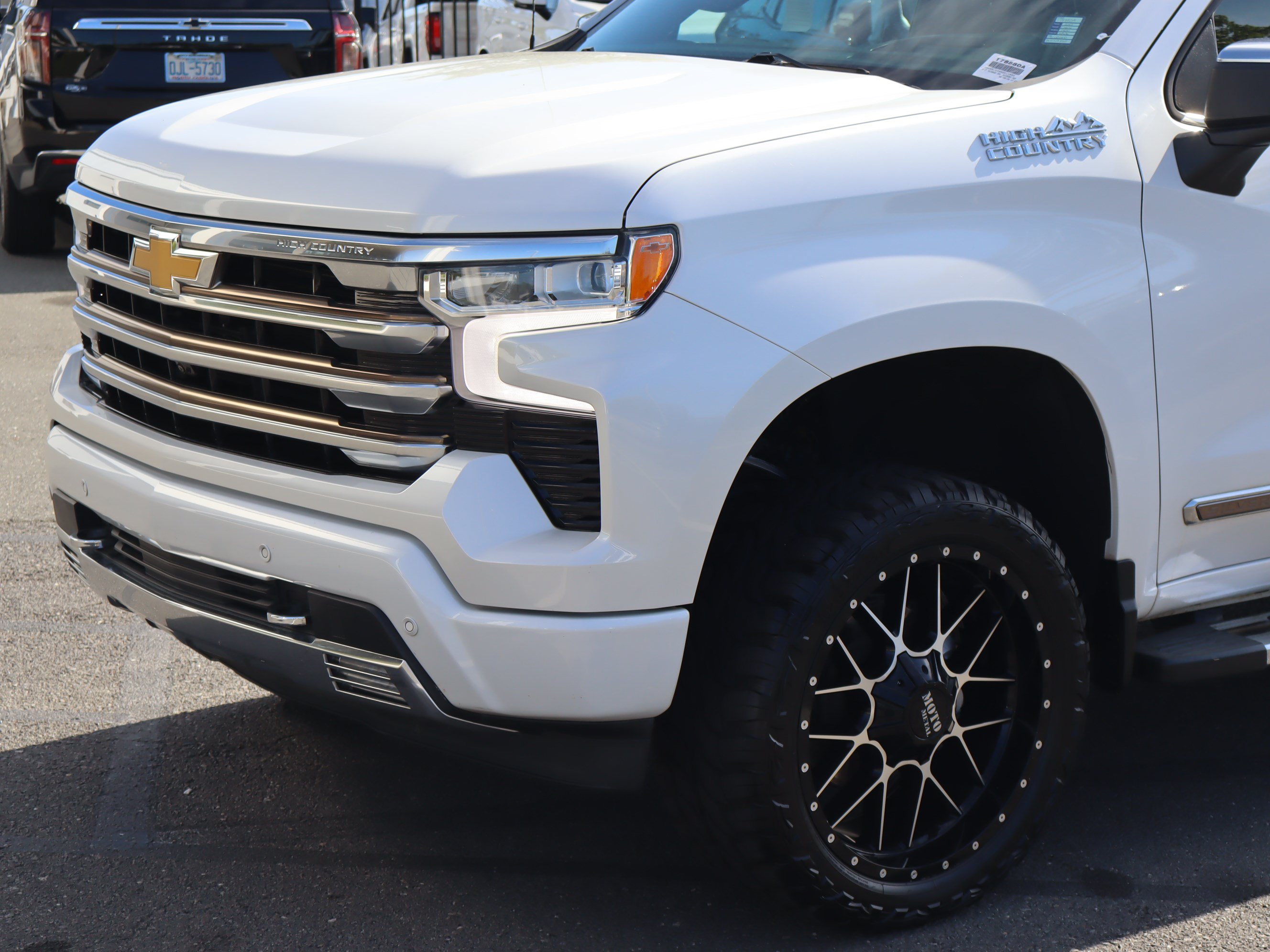 Used 2022 Chevrolet Silverado 1500 High Country w/ High Country Premium Package AWD/4WD image 6