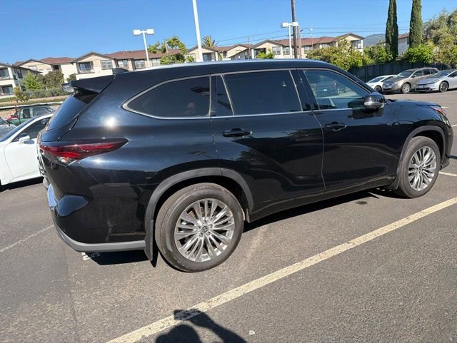 Used 2024 Toyota Highlander Platinum AWD/4WD image 9