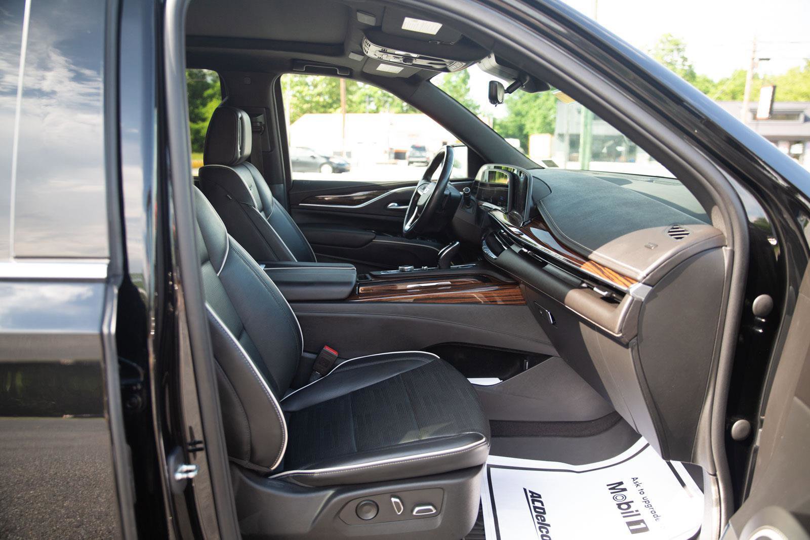 Used 2022 Cadillac Escalade Premium Luxury image 28