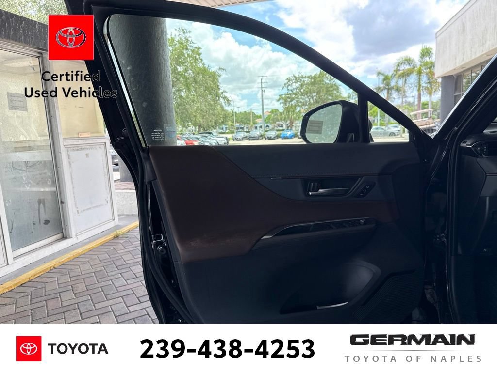Used 2022 Toyota Venza XLE AWD/4WD image 17