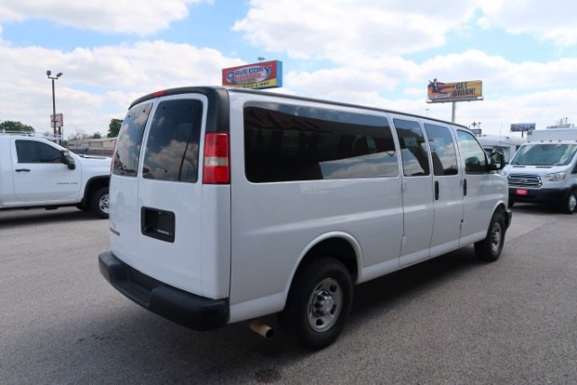 Used 2017 Chevrolet Express 3500 LS image 4