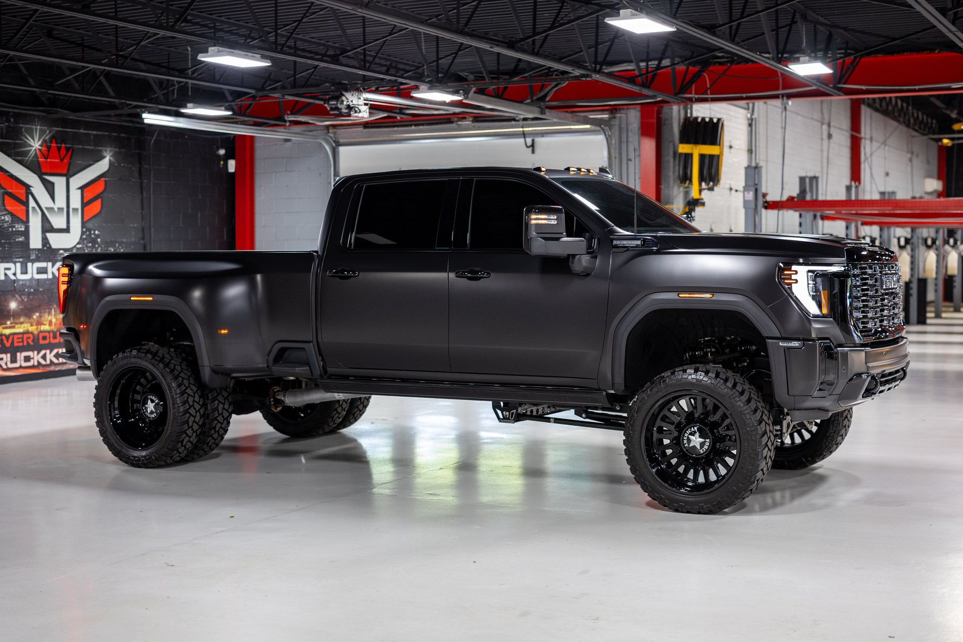 Used 2026 GMC Sierra 3500 Denali Ultimate AWD/4WD image 8