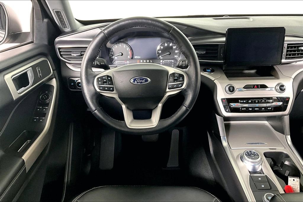 Used 2023 Ford Explorer XLT w/ Equipment Group 202A image 5