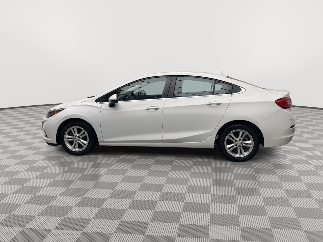 Used 2017 Chevrolet Cruze LT w/ Convenience Package image 33