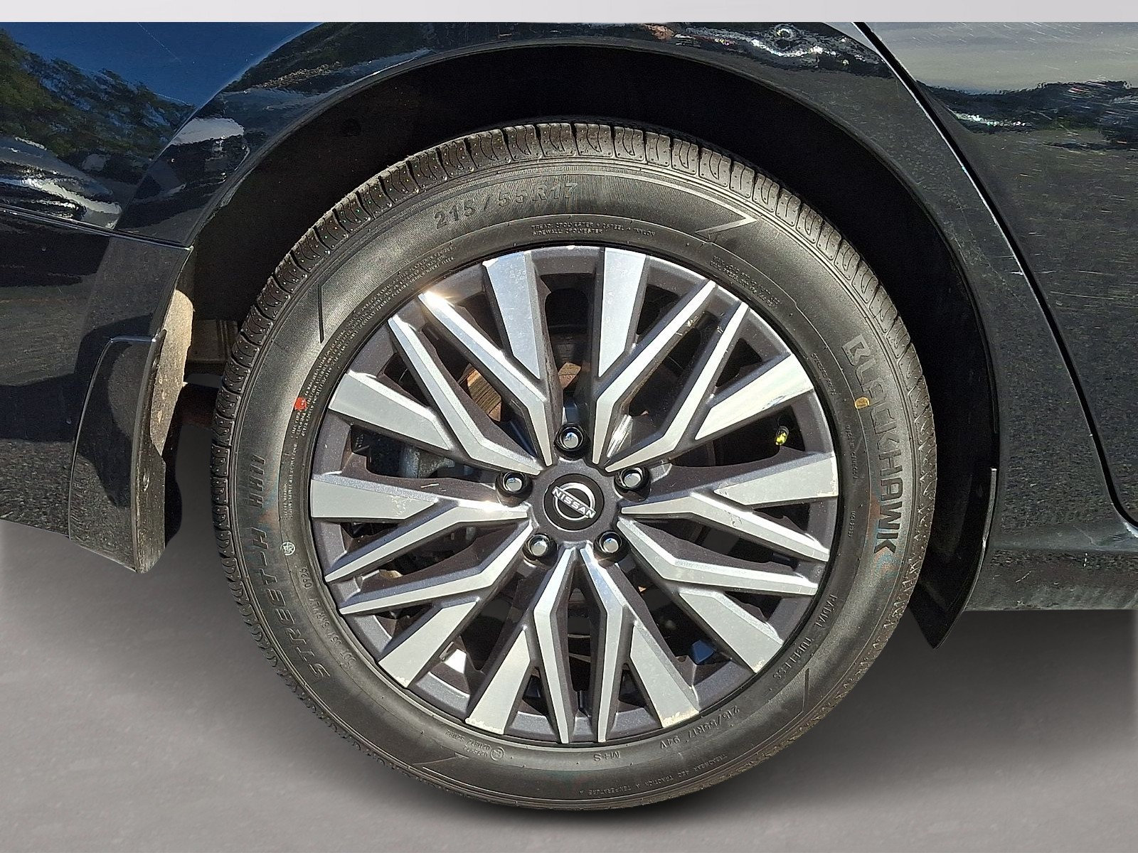 Used 2024 Nissan Altima 2.5 SV w/ SV Premium Package FWD image 8