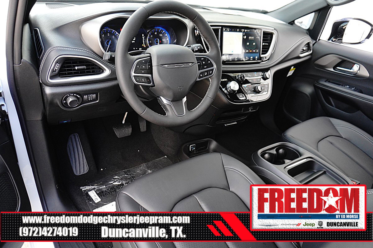 New 2027 Chrysler Pacifica Select w/ Family Tech Group FWD image 10