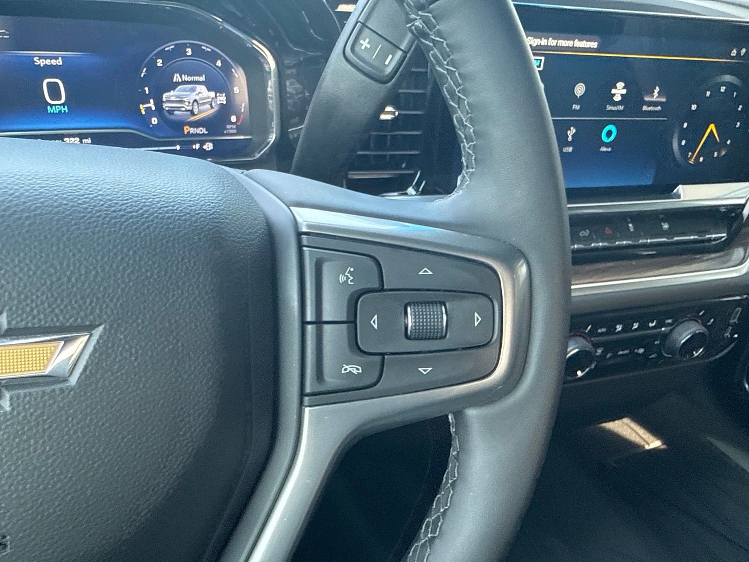 Used 2025 Chevrolet Silverado 1500 LT w/ Convenience Package II AWD/4WD image 32