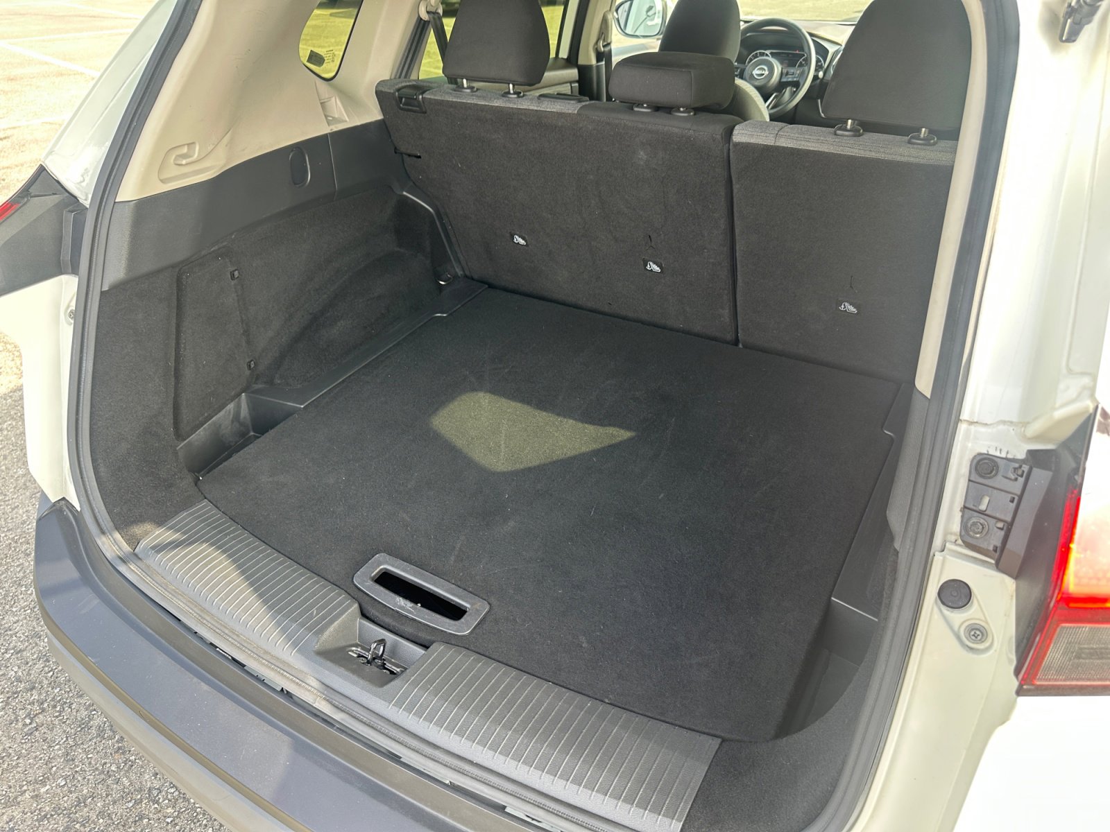 Used 2023 Nissan Rogue SV image 26