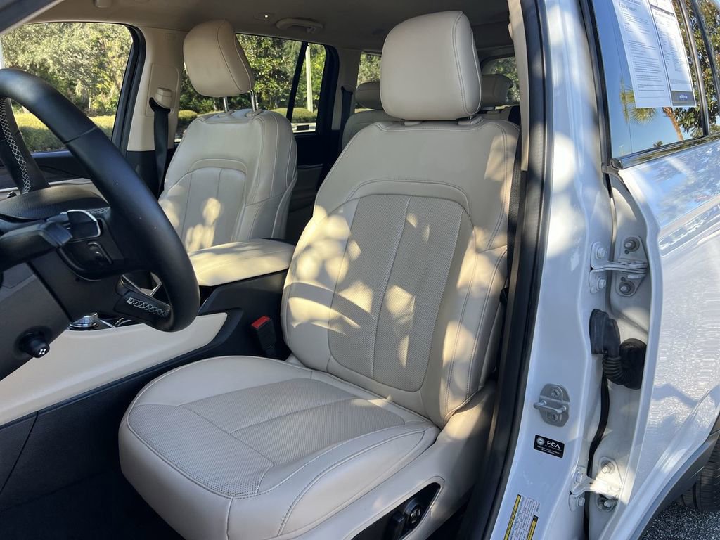 Used 2022 Jeep Grand Cherokee Limited w/ Luxury Tech Group II image 13