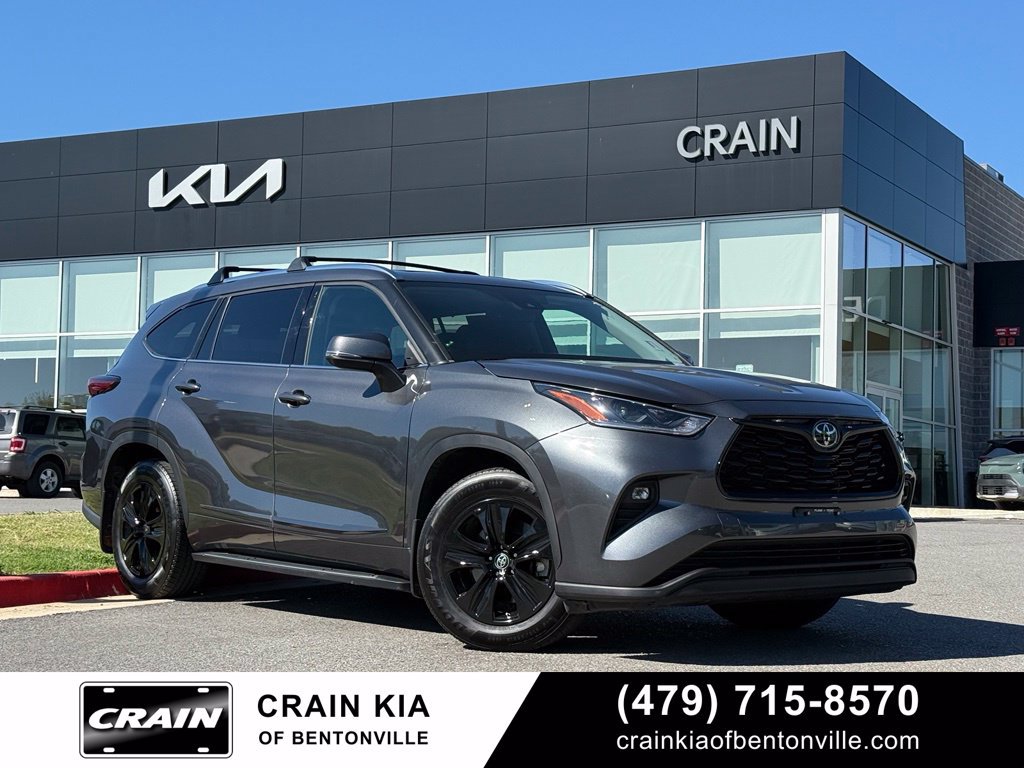 Used 2021 Toyota Highlander XLE FWD image 1